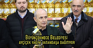 Büyükçekmece Belediyesi ayçiçek yağını vatandaşa dağıtıyor