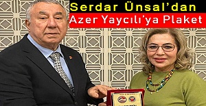 Serdar Ünsal’dan Azer Yaycılı’ya Plaket